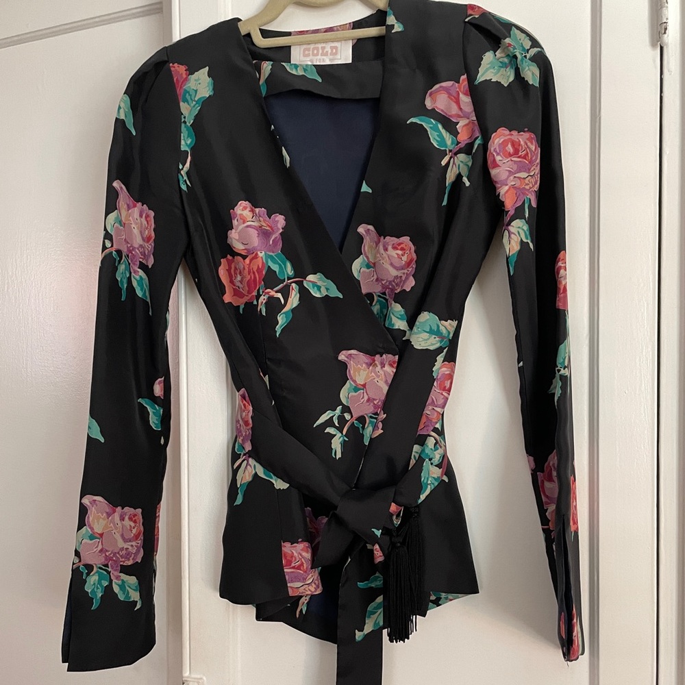 XS Stone cold fox silk wrap top.  Great condition!